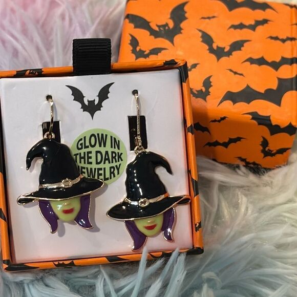 Jewelry - wicked  glow-in-the-dark wicked witch  earrings